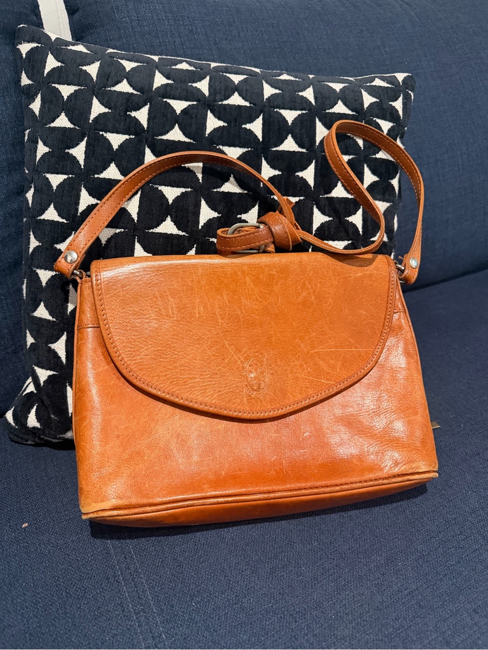 Vintage-Style Leather Shoulder Bag in Cognac